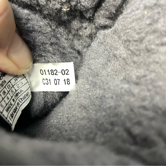 Bearpaw Youth Snow Boots Size 5 - Picture 6 of 11